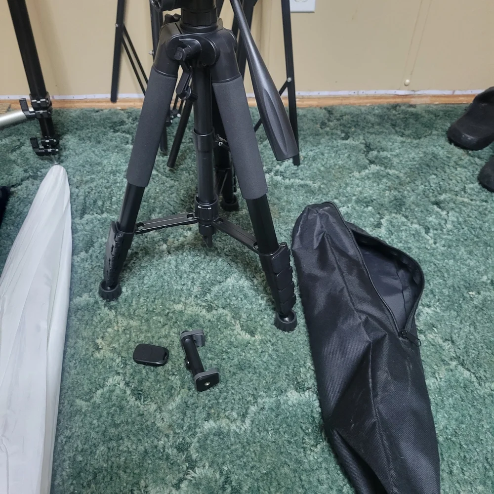 Black Tripod with White Umbrella Kit